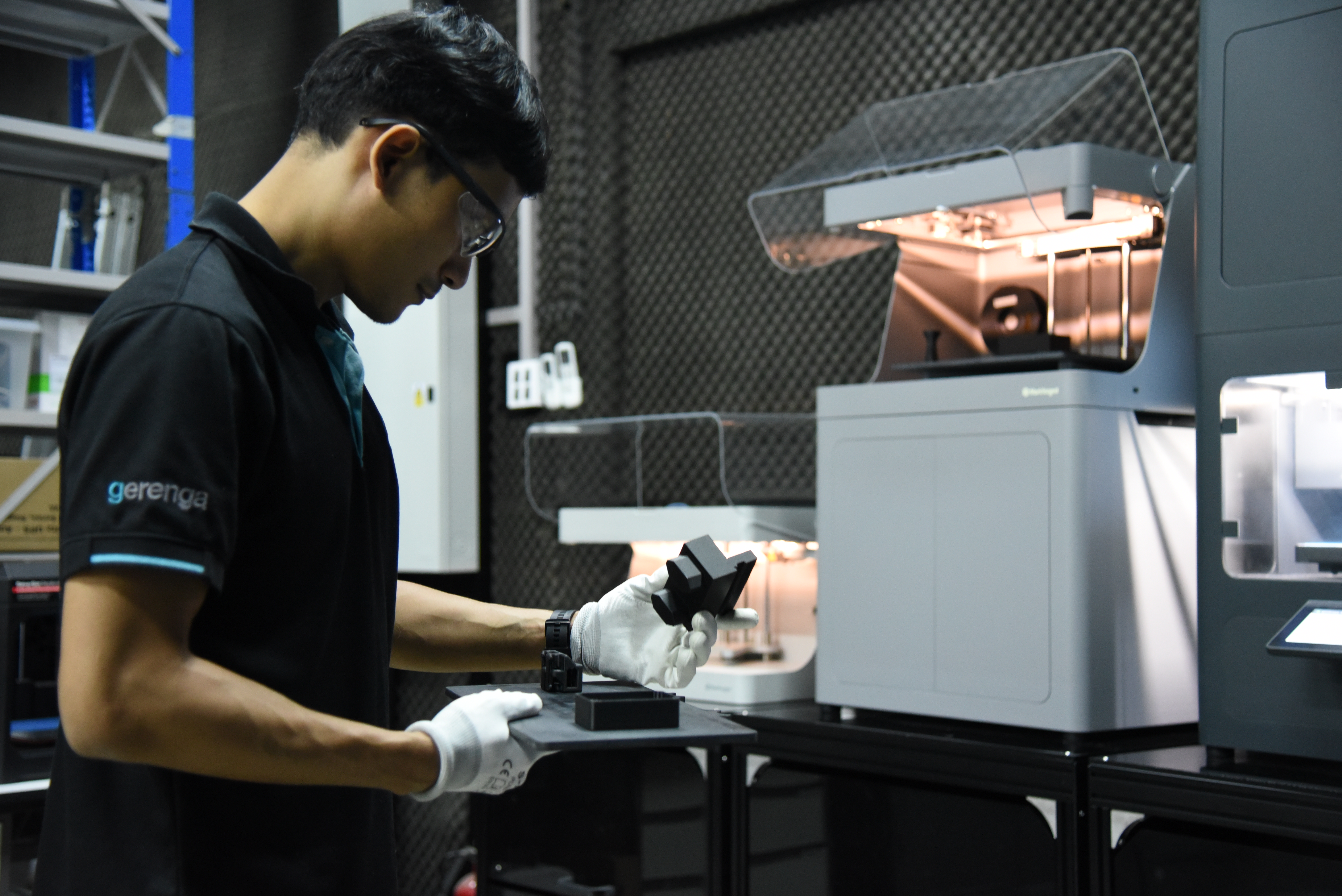 <p><span style="font-size: 42px;">Markforged <strong>3D Printing</strong></span></p>